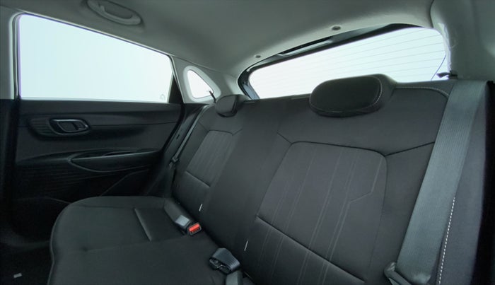 2021 Hyundai NEW I20 SPORTZ 1.2 AT, Petrol, Automatic, 5,295 km, Right Side Rear Door Cabin