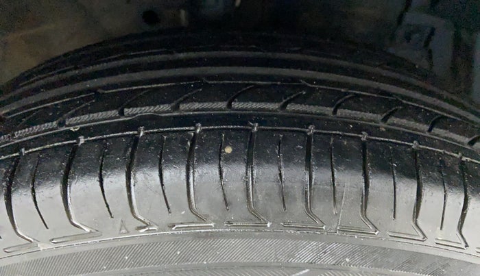2013 Maruti Swift VDI, Diesel, Manual, 69,047 km, Left Front Tyre Tread