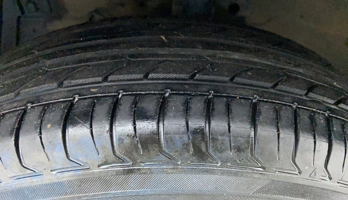 2013 Maruti Swift VDI, Diesel, Manual, 69,047 km, Right Front Tyre Tread