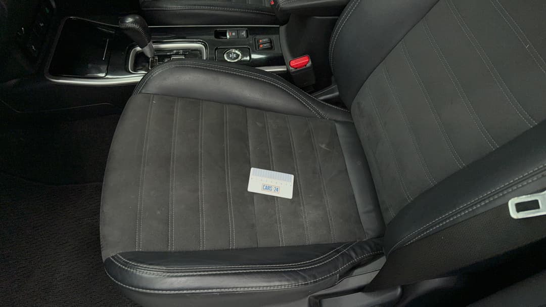 2021 Mitsubishi Outlander Ls 7 Seat (AWD), Automatic, 86315 km, Seats Front LHS Wear