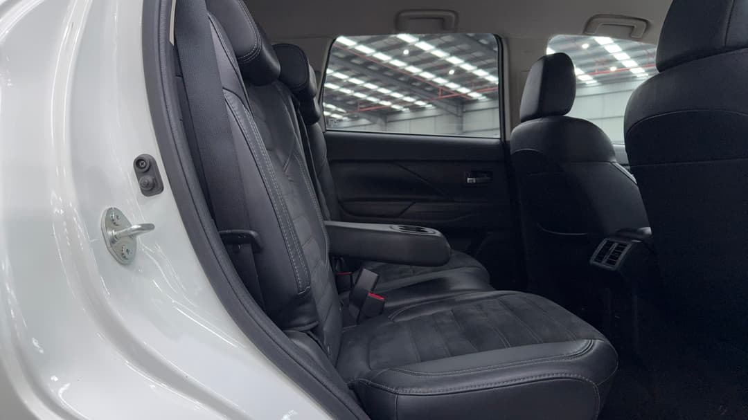 2021 Mitsubishi Outlander Ls 7 Seat (AWD), Automatic, 86315 km, Right Side Rear Door Cabin View