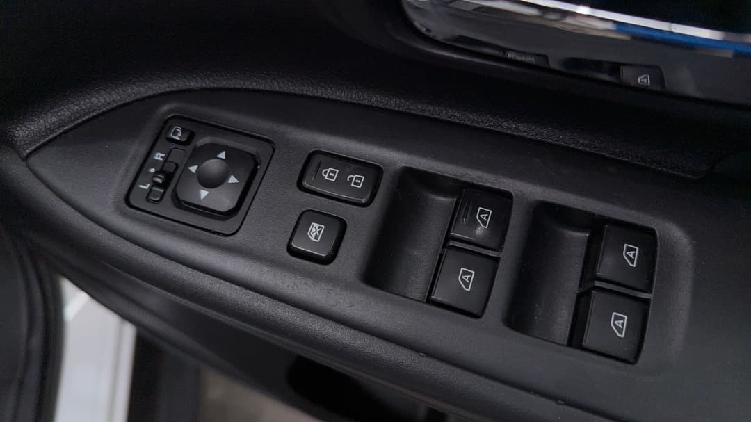 2021 Mitsubishi Outlander Ls 7 Seat (AWD), Automatic, 86315 km, Drivers Side Door Panel Controls