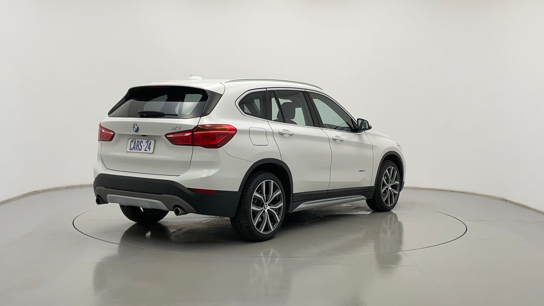 Right Back Diagonal (45- Degree) View