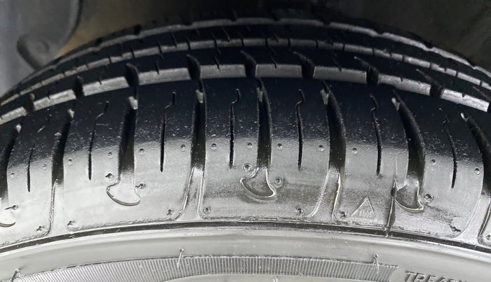 2014 Hyundai Grand i10 SPORTZ 1.2 KAPPA VTVT, Petrol, Manual, 34,827 km, Left Front Tyre Tread