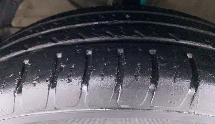 2018 Maruti Dzire VXI AMT, Petrol, Automatic, 52,235 km, Left Front Tyre Tread