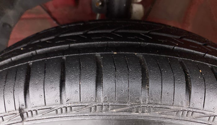 2019 Maruti Swift VDI, Diesel, Manual, 59,724 km, Left Front Tyre Tread