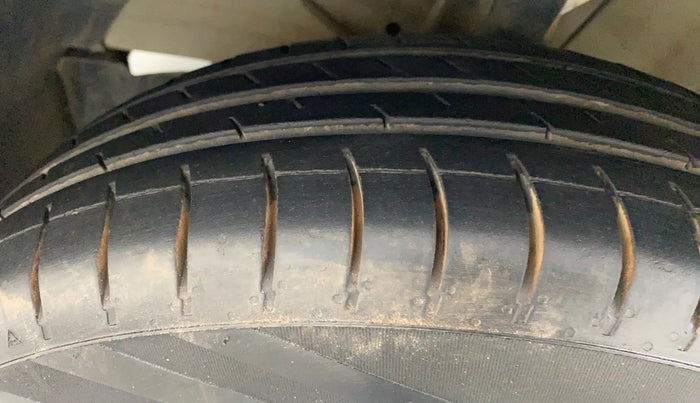 2017 Maruti Dzire VDI, Diesel, Manual, 82,074 km, Left Front Tyre Tread