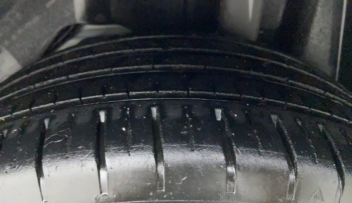2018 Ford Figo Aspire 1.2 TITANIUM PETROL, Petrol, Manual, 27,077 km, Left Rear Tyre Tread