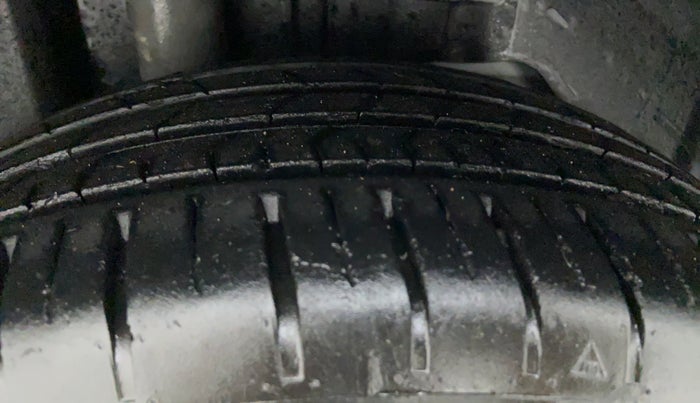 2018 Ford Figo Aspire 1.2 TITANIUM PETROL, Petrol, Manual, 27,077 km, Right Rear Tyre Tread