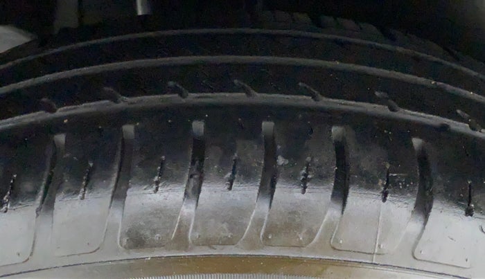 2018 Maruti Dzire VXI, Petrol, Manual, 71,810 km, Right Front Tyre Tread