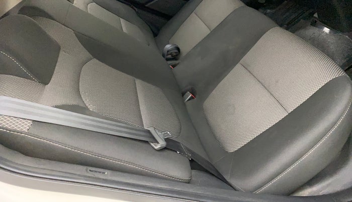 2017 Hyundai Creta E PLUS 1.6 PETROL, Petrol, Manual, 42,089 km, Second-row right seat - Cover slightly stained