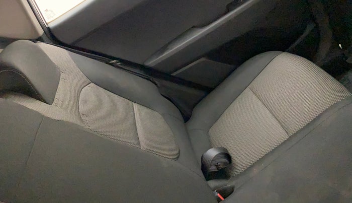2017 Hyundai Creta E PLUS 1.6 PETROL, Petrol, Manual, 42,089 km, Second-row left seat - Cover slightly stained