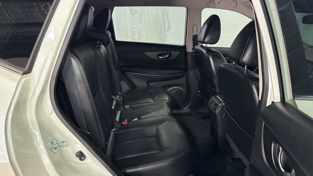 2016 Nissan X-trail St-l (FWD), Automatic, 47721 km, Right Side Rear Door Cabin View