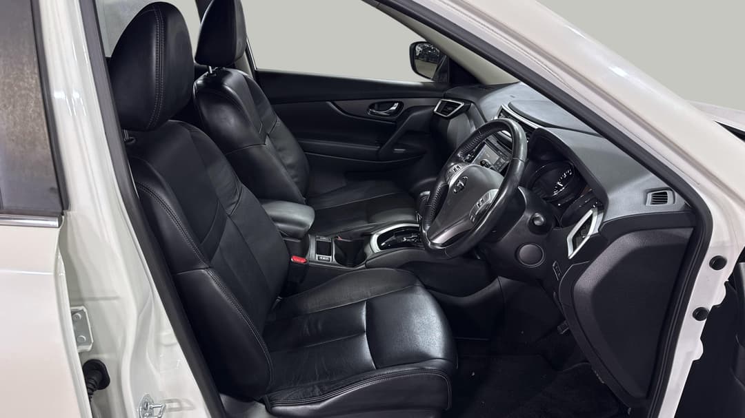 2016 Nissan X-trail St-l (FWD), Automatic, 47721 km, Right Side Front Door Cabin View