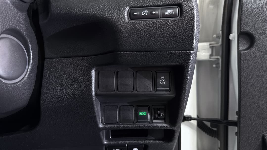 2016 Nissan X-trail St-l (FWD), Automatic, 47721 km, Utility Switches/Buttons