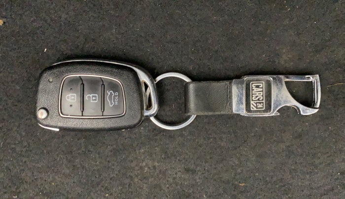 2018 Hyundai Xcent SX 1.2, Petrol, Manual, 42,605 km, Key Close Up