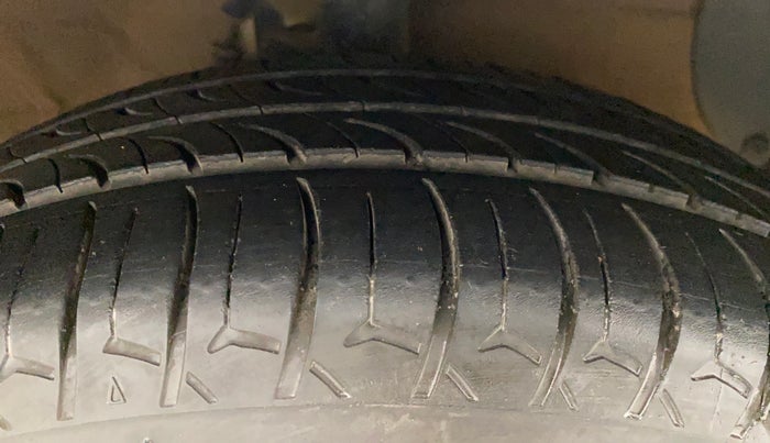 2018 Hyundai Xcent SX 1.2, Petrol, Manual, 42,605 km, Right Front Tyre Tread