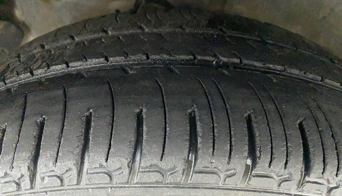 2011 Hyundai i20 SPORTZ (O) 1.2, Petrol, Manual, 93,658 km, Left Front Tyre Tread