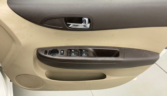 2011 Hyundai i20 SPORTZ (O) 1.2, Petrol, Manual, 93,658 km, Driver Side Door Panels Control