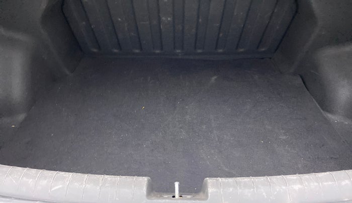 2014 Hyundai Xcent SX 1.2 (O), Petrol, Manual, 49,066 km, Boot Inside