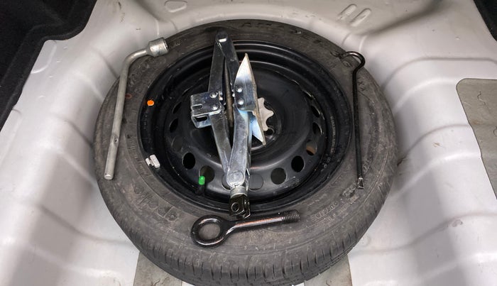 2014 Hyundai Xcent SX 1.2 (O), Petrol, Manual, 49,066 km, Spare Tyre