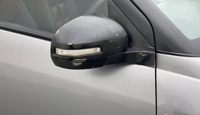 2015 Maruti Swift VDI ABS, Diesel, Manual, 1,20,956 km, Right rear-view mirror - Indicator light has minor damage
