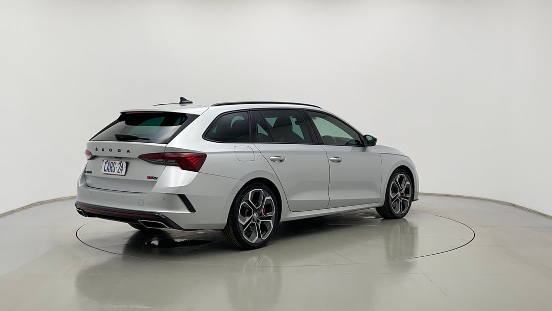 Right Back Diagonal (45- Degree) View