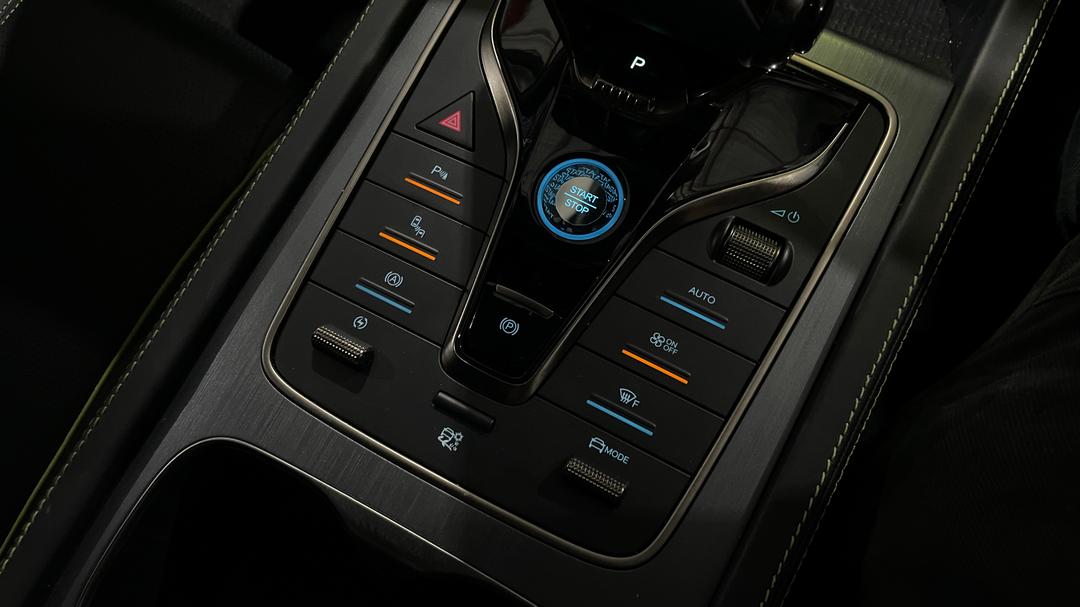 2025 Byd Atto 3 Standard Range, Automatic, 11271 km, Utility Switches/Buttons