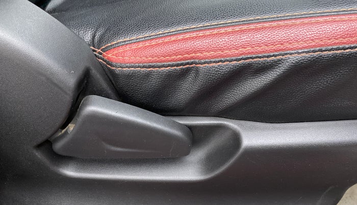 2018 Datsun Redi Go T(O) 1.0L LIMITED EDITION, Petrol, Manual, 35,197 km, Driver Side Adjustment Panel