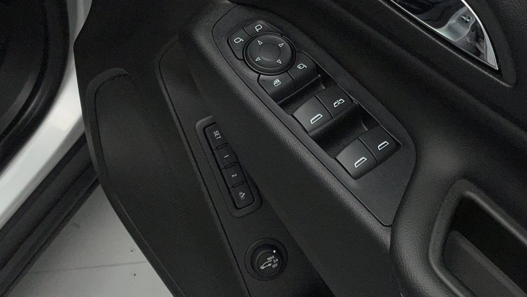 2019 Holden Equinox Ltz (fwd) (5yr), Automatic, 25181 km, Drivers Side Door Panel Controls