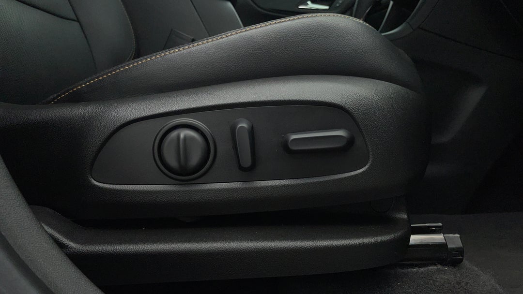 2019 Holden Equinox Ltz (fwd) (5yr), Automatic, 25181 km, Drivers Side Adjustment Panel