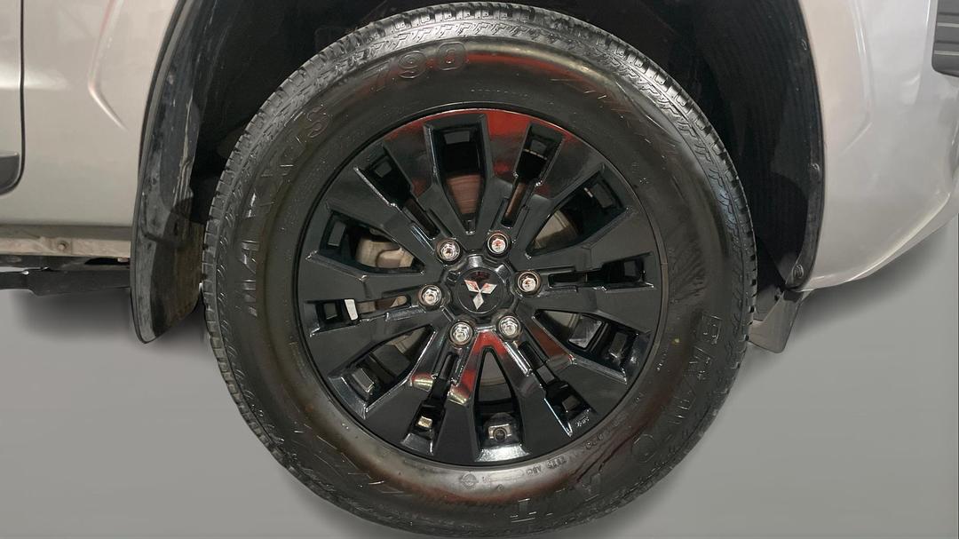 2025 Mitsubishi Triton Glx-r (4x4), Automatic, 14971 km, Right Front Wheel