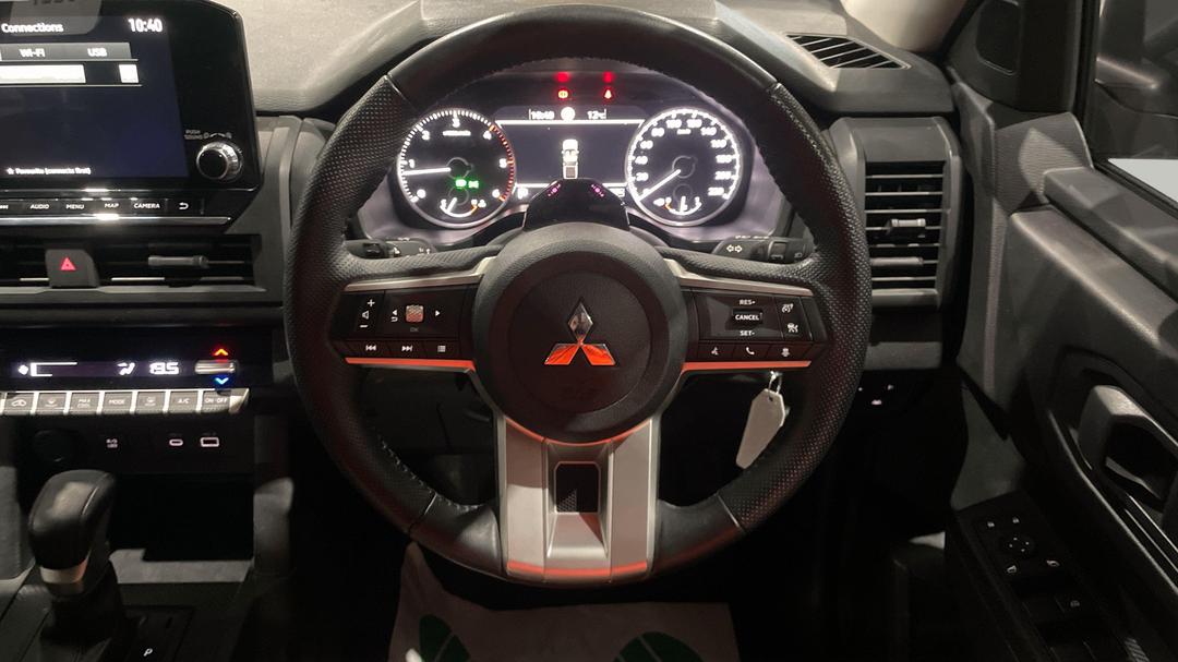 2025 Mitsubishi Triton Glx-r (4x4), Automatic, 14971 km, Steering Wheel Close-up