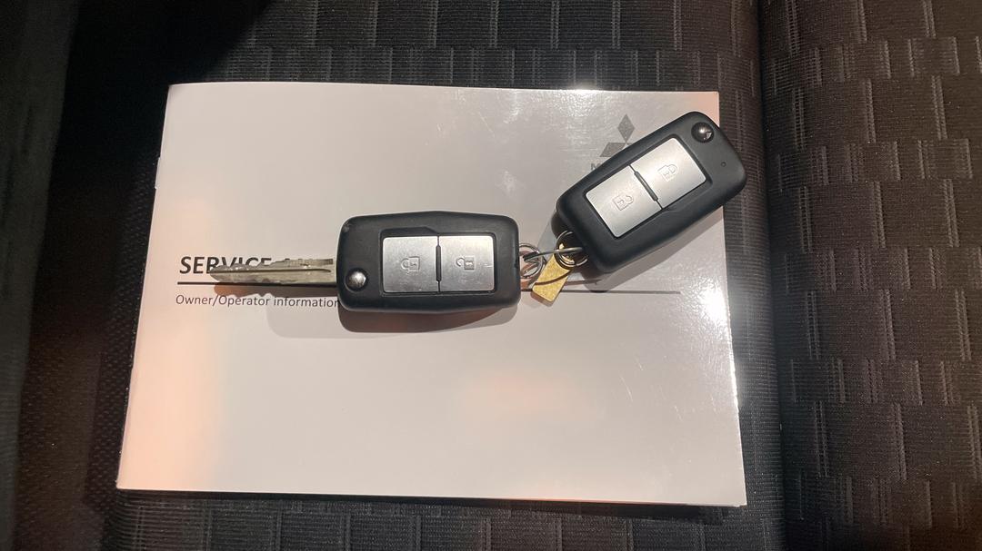 2025 Mitsubishi Triton Glx-r (4x4), Automatic, 14971 km, Key Close-up