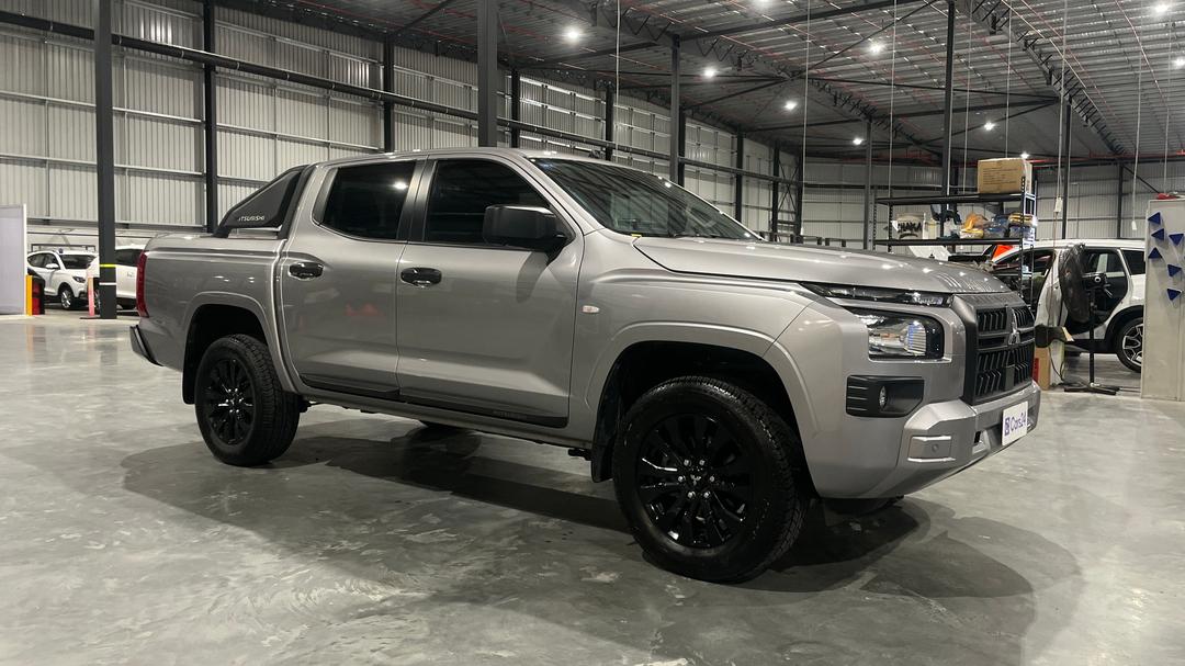 2025 Mitsubishi Triton Glx-r (4x4), Automatic, 14971 km, Right Front Diagonal (45- Degree) View