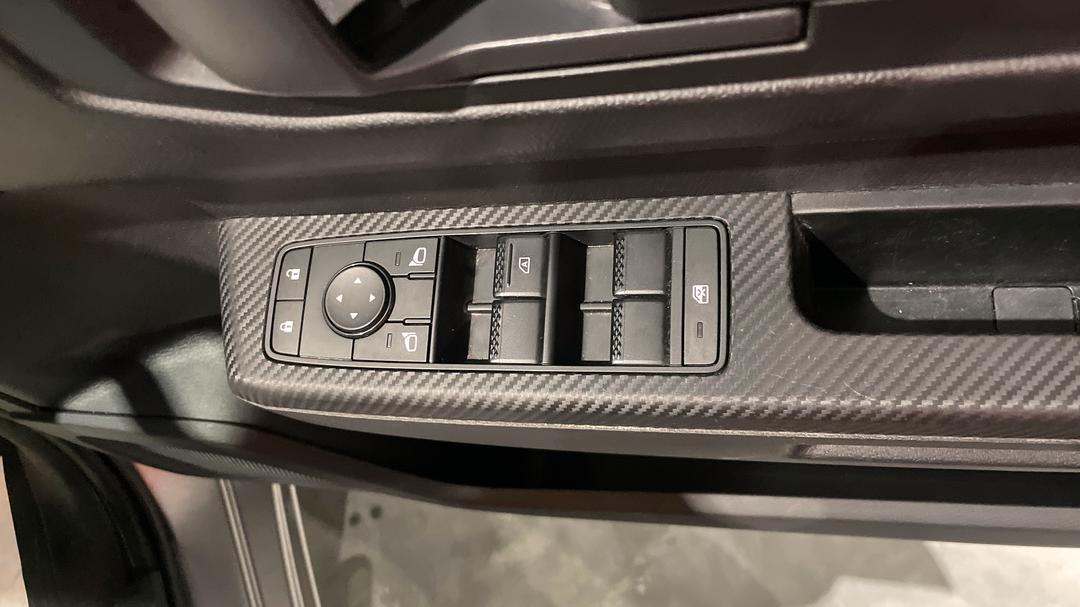 2025 Mitsubishi Triton Glx-r (4x4), Automatic, 14971 km, Drivers Side Door Panel Controls