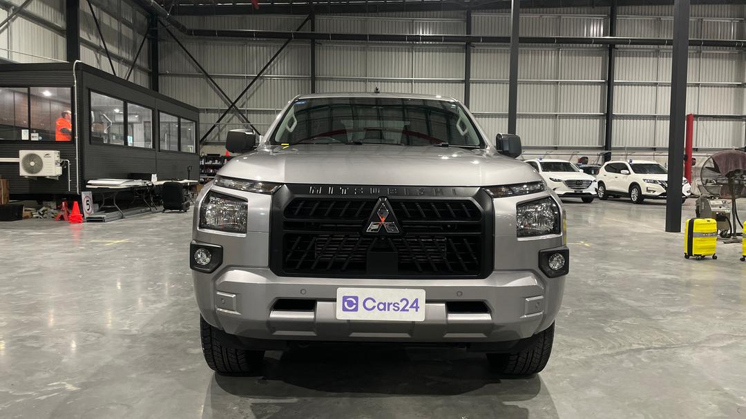 2025 Mitsubishi Triton Glx-r (4x4), Automatic, 14971 km, Front View