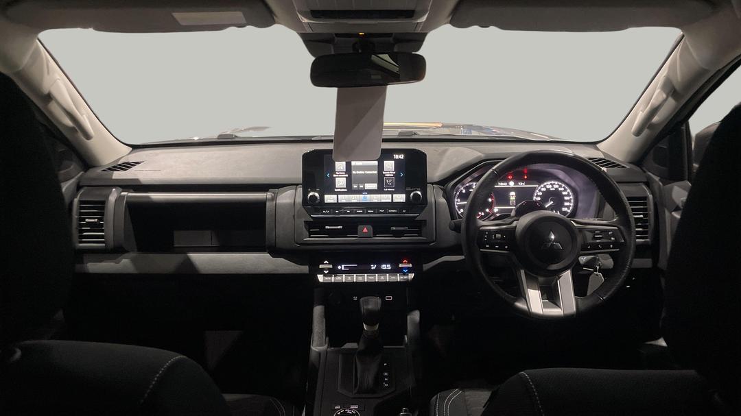 2025 Mitsubishi Triton Glx-r (4x4), Automatic, 14971 km, Dashboard View