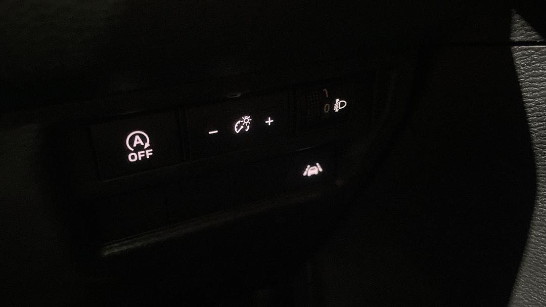 2025 Mitsubishi Triton Glx-r (4x4), Automatic, 14971 km, Utility Switches/Buttons
