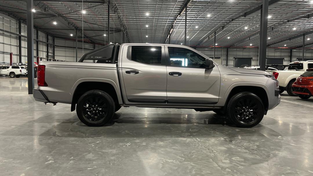 2025 Mitsubishi Triton Glx-r (4x4), Automatic, 14971 km, Right Side View