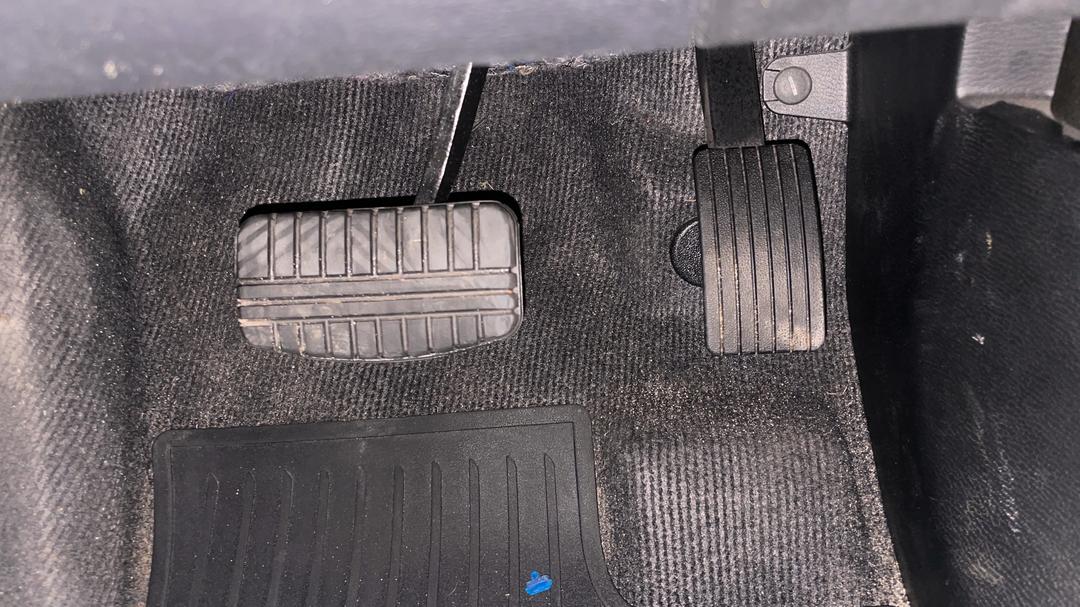 2025 Mitsubishi Triton Glx-r (4x4), Automatic, 14971 km, Pedals and Footmat