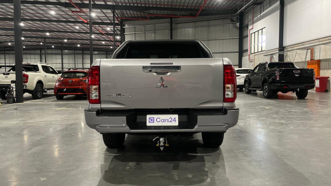 2025 Mitsubishi Triton Glx-r (4x4), Automatic, 14971 km, Back/Rear View