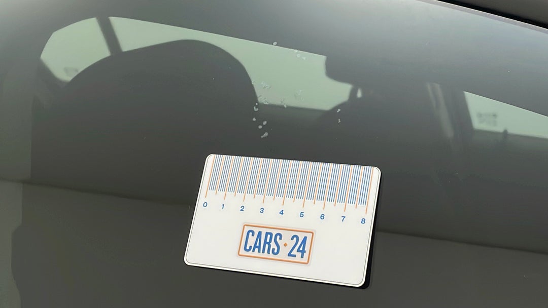 Window Glass Front RHS Tinting bubbling