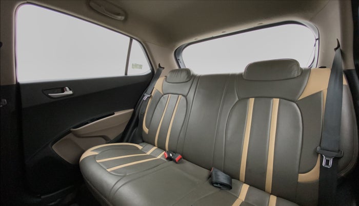 2016 Hyundai Grand i10 SPORTZ 1.2 KAPPA VTVT, Petrol, Manual, 21,686 km, Right Side Rear Door Cabin