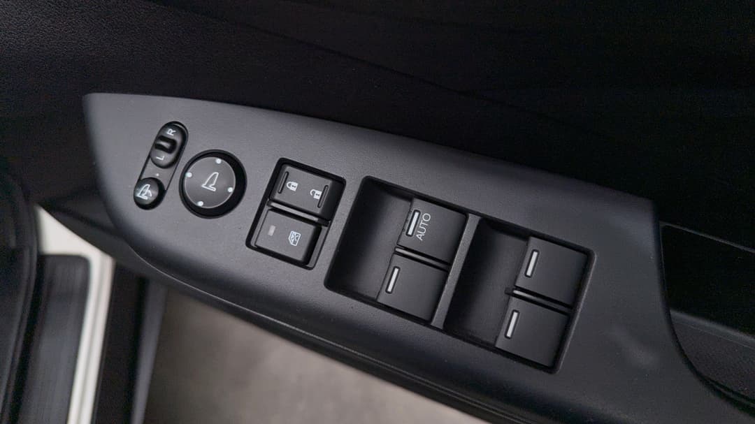 2016 Honda CR-V Vti (4x2), Automatic, 78966 km, Drivers Side Door Panel Controls