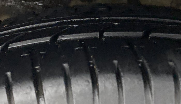 2014 Hyundai i10 MAGNA 1.1, Petrol, Manual, 22,457 km, Right Rear Tyre Tread