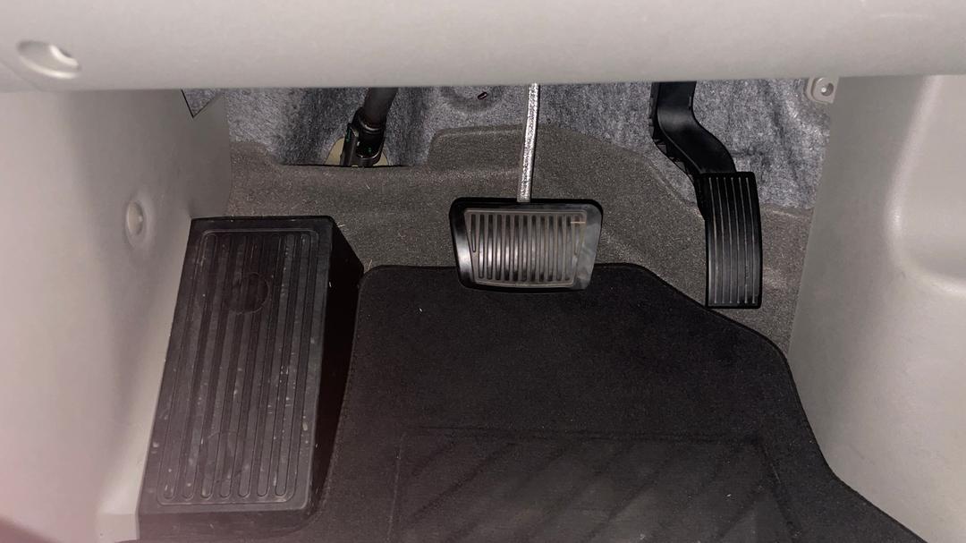 2020 Kia Carnival S, Automatic, 91871 km, Pedals and Footmat