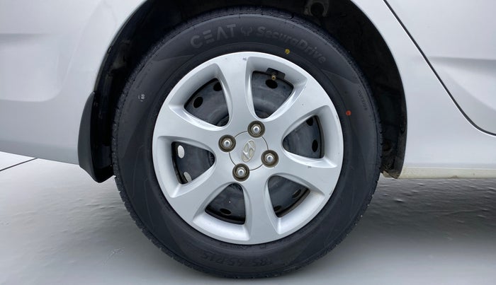 2013 Hyundai Verna FLUIDIC 1.6 EX VTVT, Petrol, Manual, 33,807 km, Right Rear Wheel