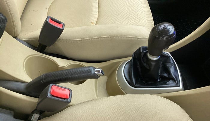 2013 Hyundai Verna FLUIDIC 1.6 EX VTVT, Petrol, Manual, 33,807 km, Gear Lever