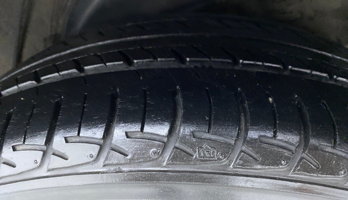 2013 Hyundai Verna FLUIDIC 1.6 EX VTVT, Petrol, Manual, 33,807 km, Left Rear Tyre Tread